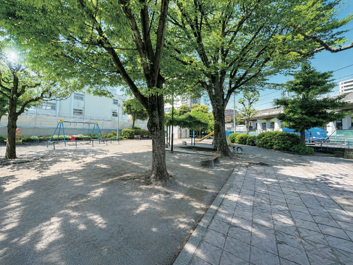 木々に囲まれた東田端公園